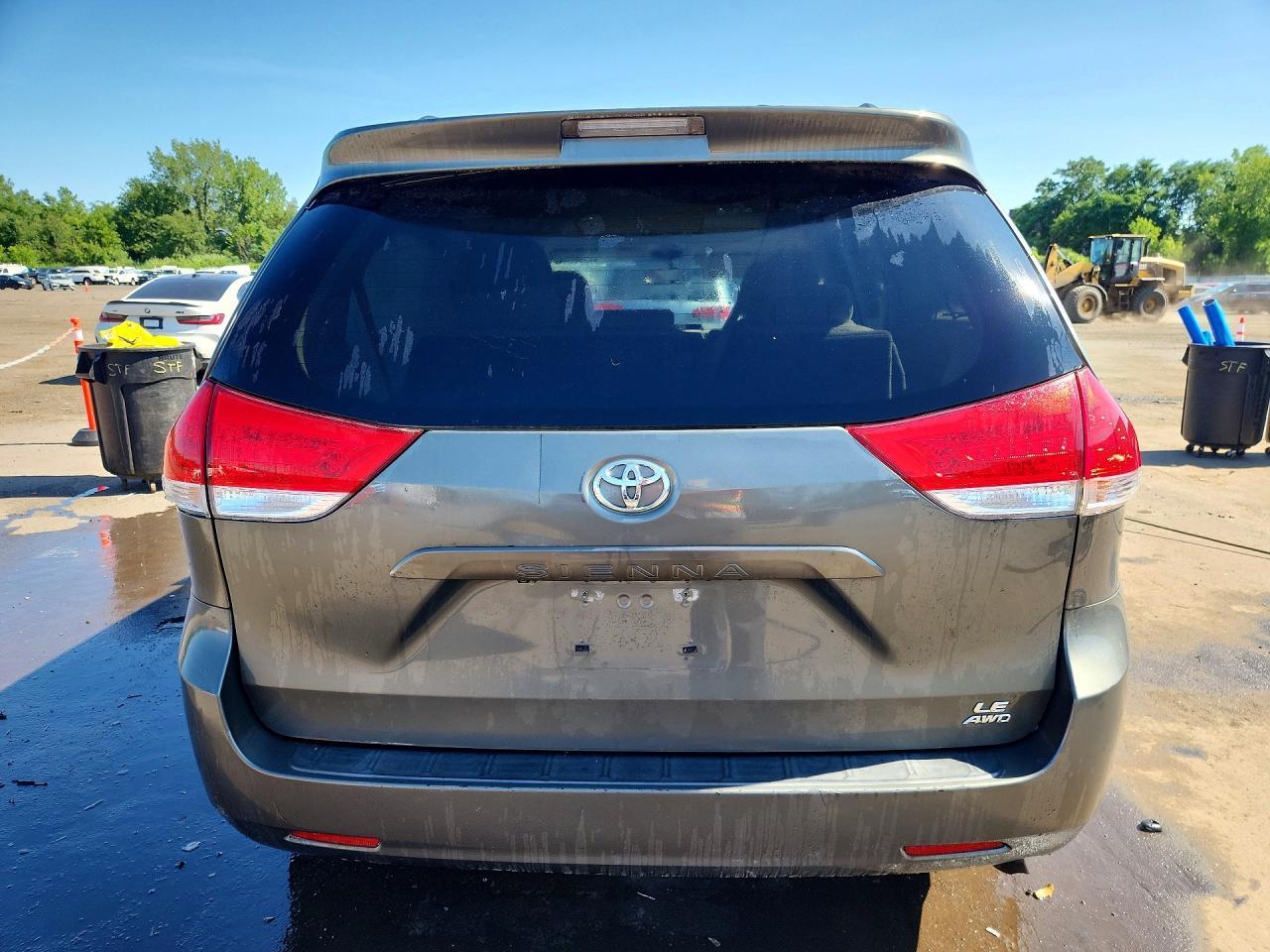 2012 Toyota Sienna Le - Image 6