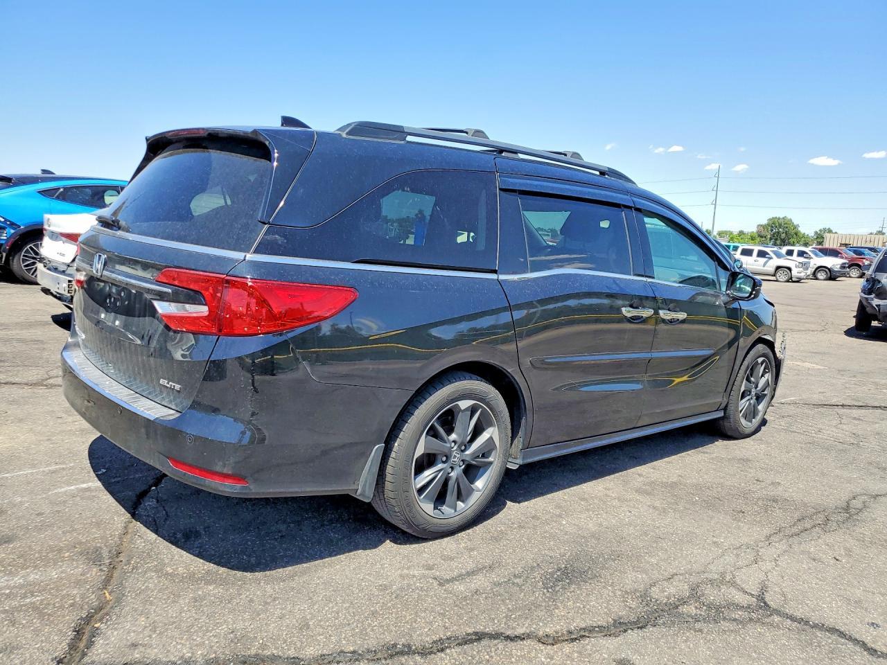 2022 Honda Odyssey Elite - Фото 3