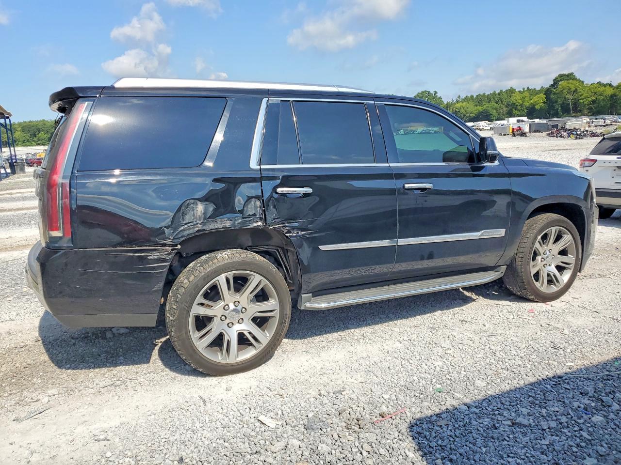 2015 Cadillac Escalade Luxury - Image 3