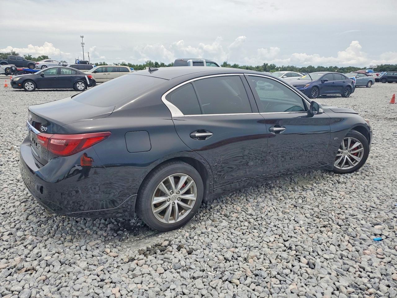2018 Infiniti Q50 2.0T Luxe - Image 3