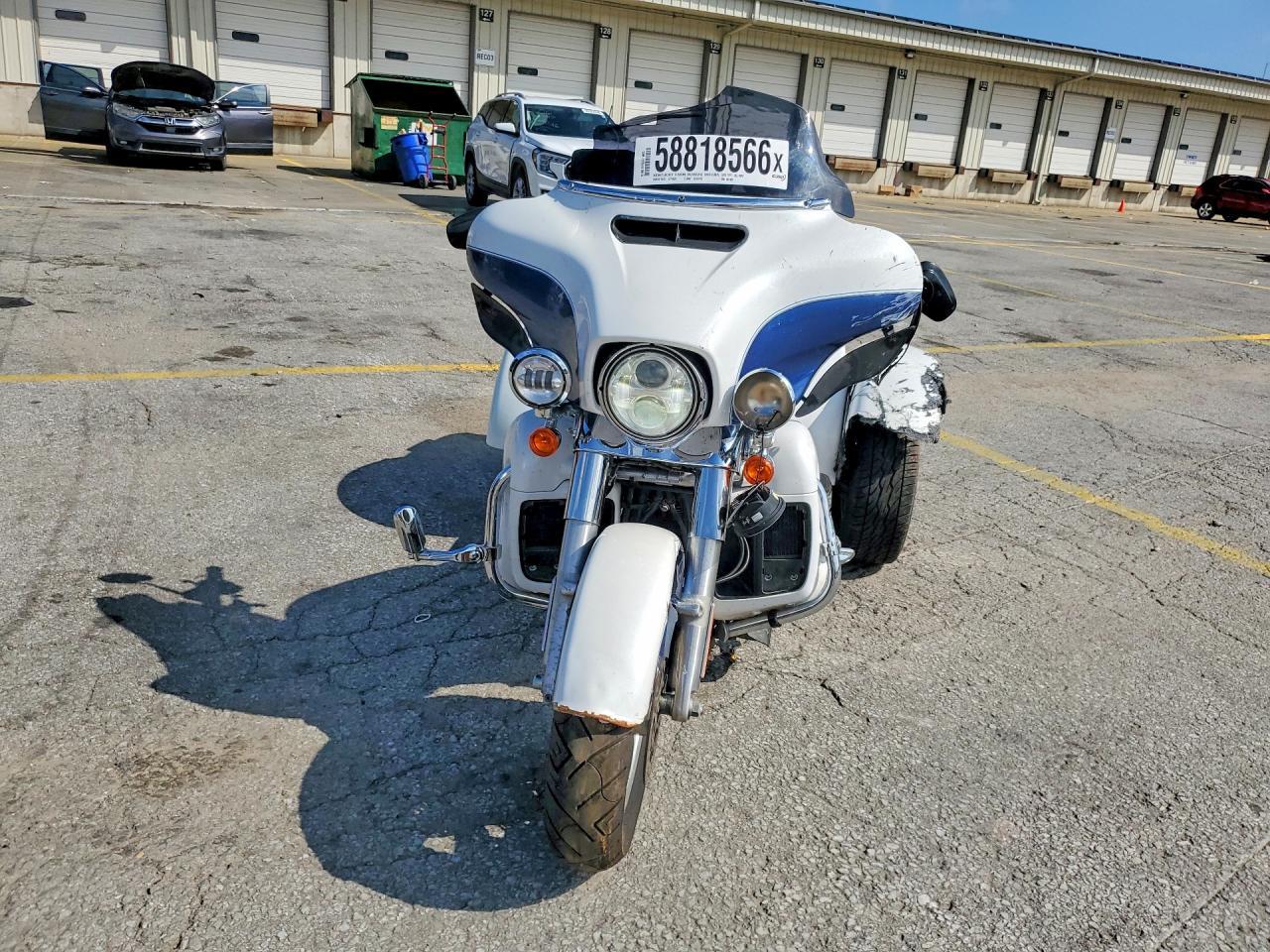 2015 Harley-Davidson Flhtcutg Tri Glide Ultra - Image 2