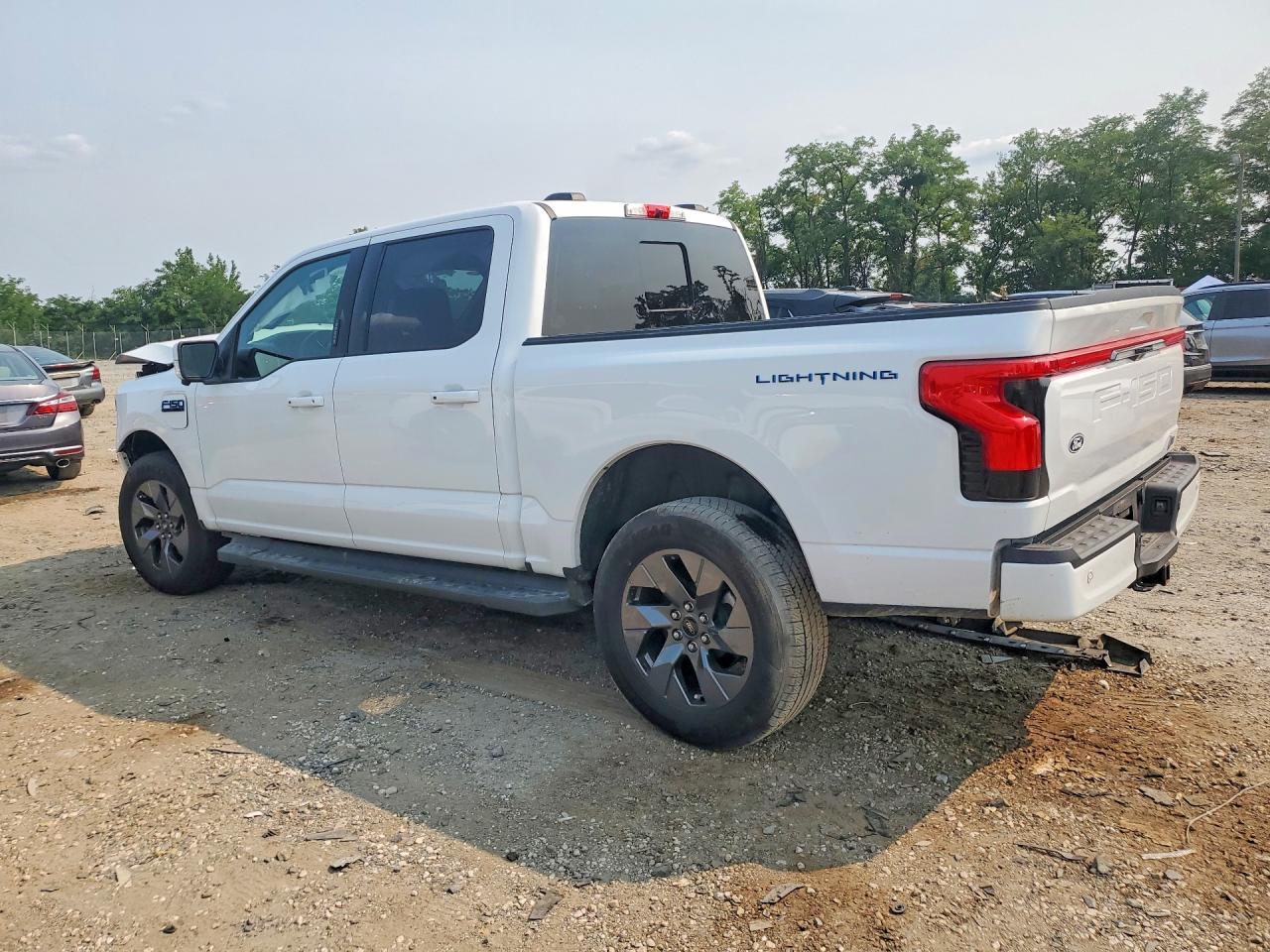 2025 Ford F150 Lightning Lariat - Фото 2