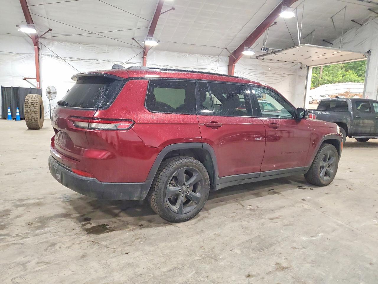 2021 Jeep Grand Cherokee L Laredo - Image 3