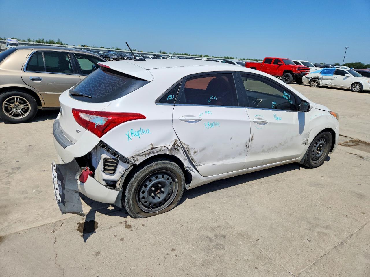2016 Hyundai Elantra Gt Base - Image 3