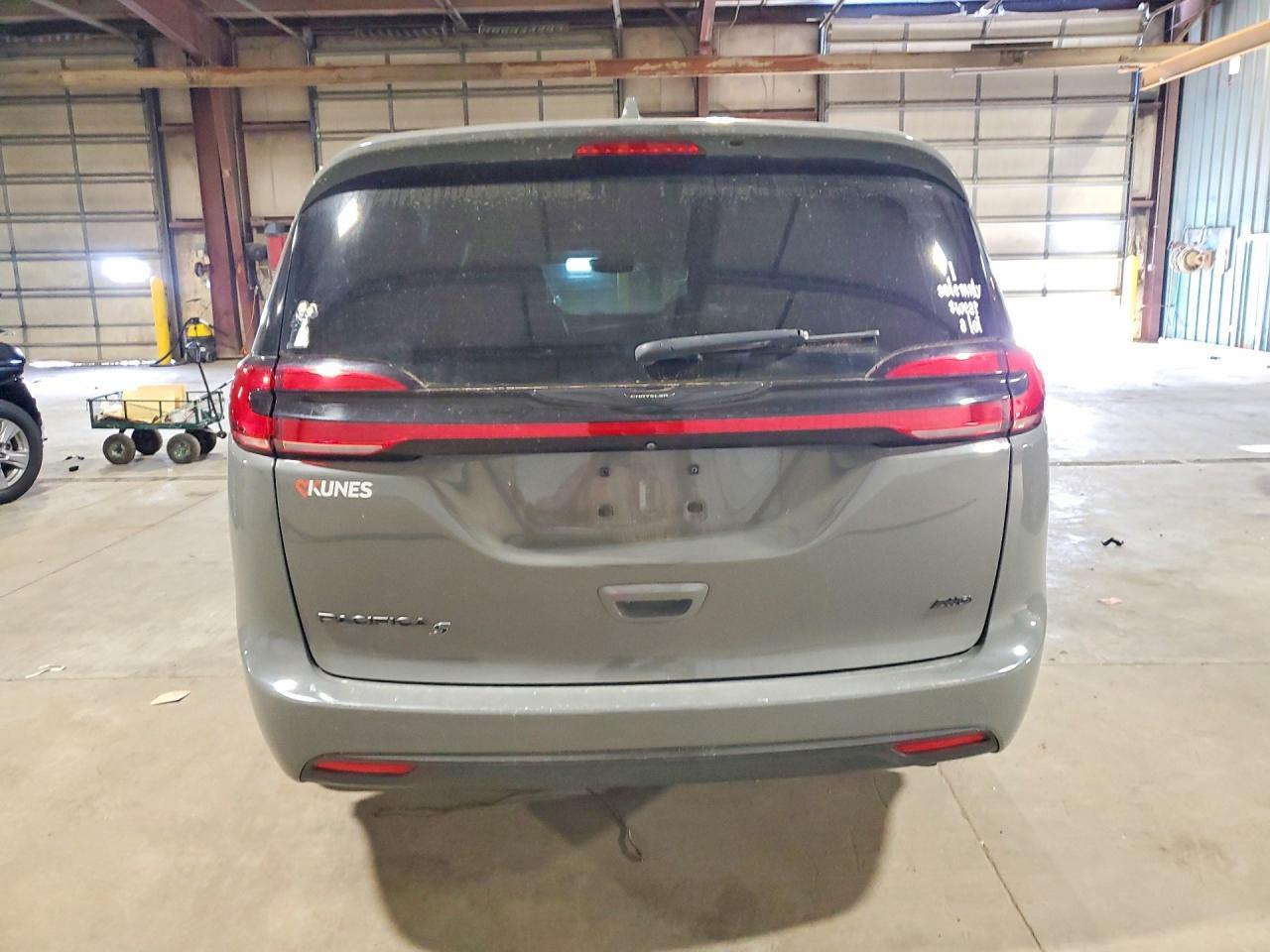 2022 Chrysler Pacifica Touring L - Фото 6