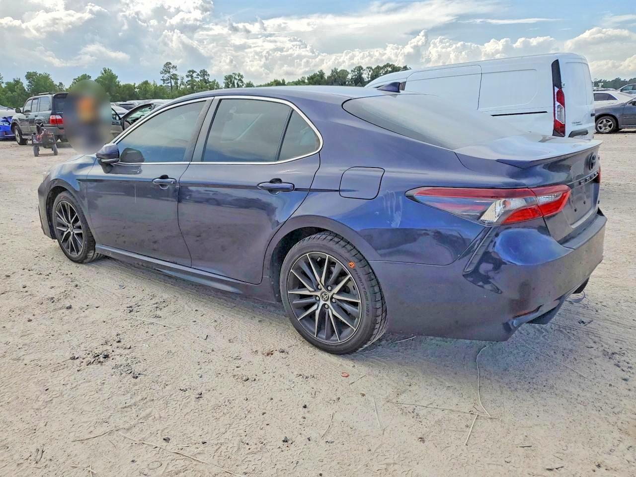 2022 Toyota Camry Se - Фото 2