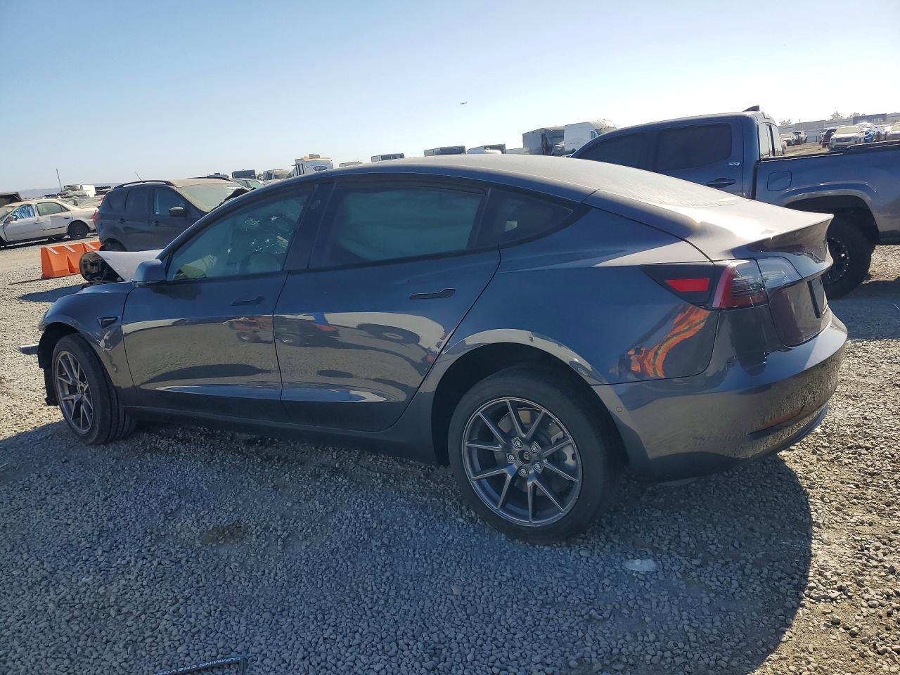 2022 Tesla Model 3 - Фото 2