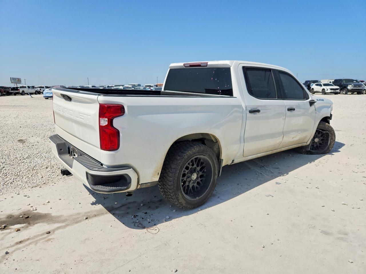 2020 Chevrolet Silverado C1500 Custom - Фото 3