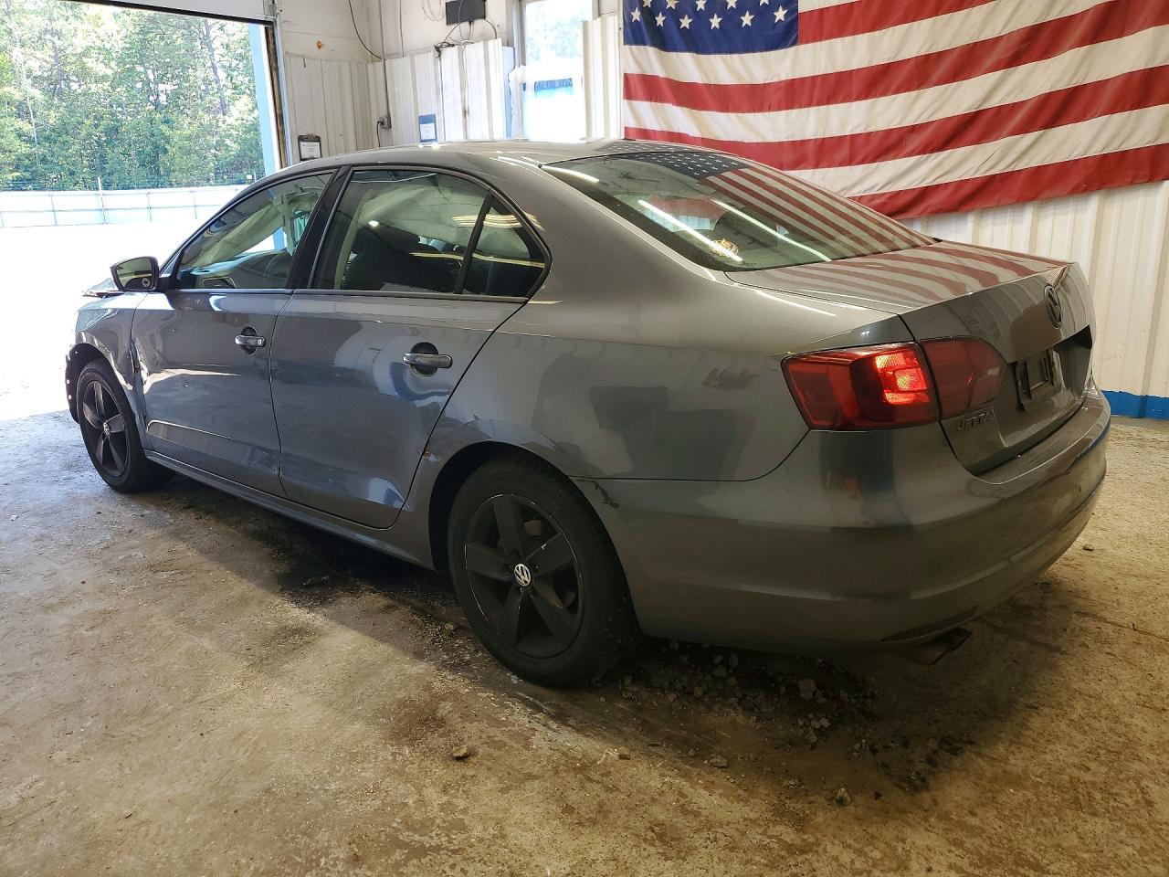2014 Volkswagen Jetta Base - Image 2