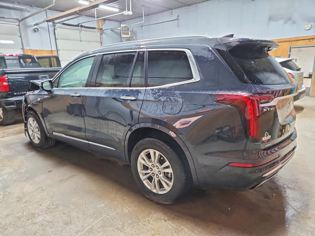 2025 Cadillac Xt6 Luxury - Image 2
