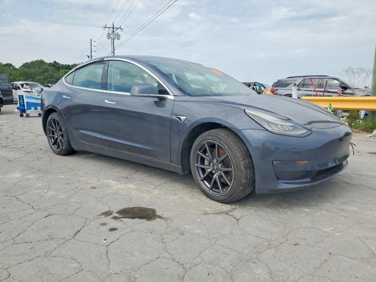 2019 Tesla Model 3 - Фото 4