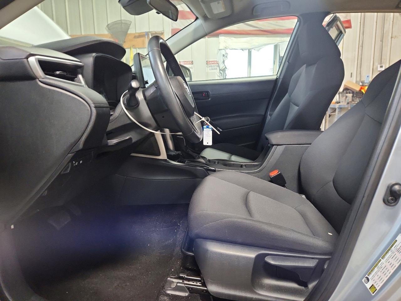 2024 Toyota Corolla Cross Le - Фото 7