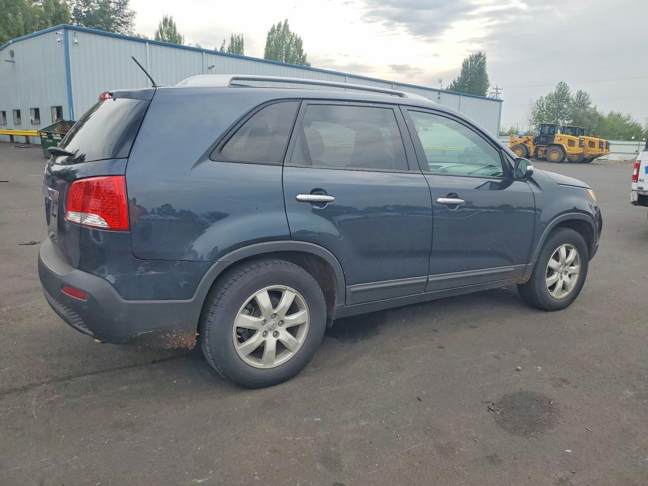 2013 Kia Sorento Lx - Image 3