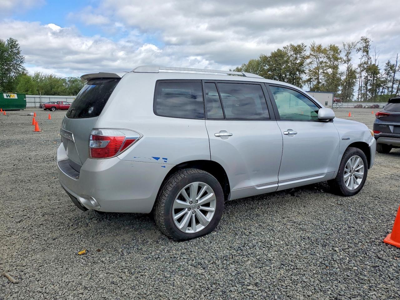2010 Toyota Highlander Hybrid - Image 3