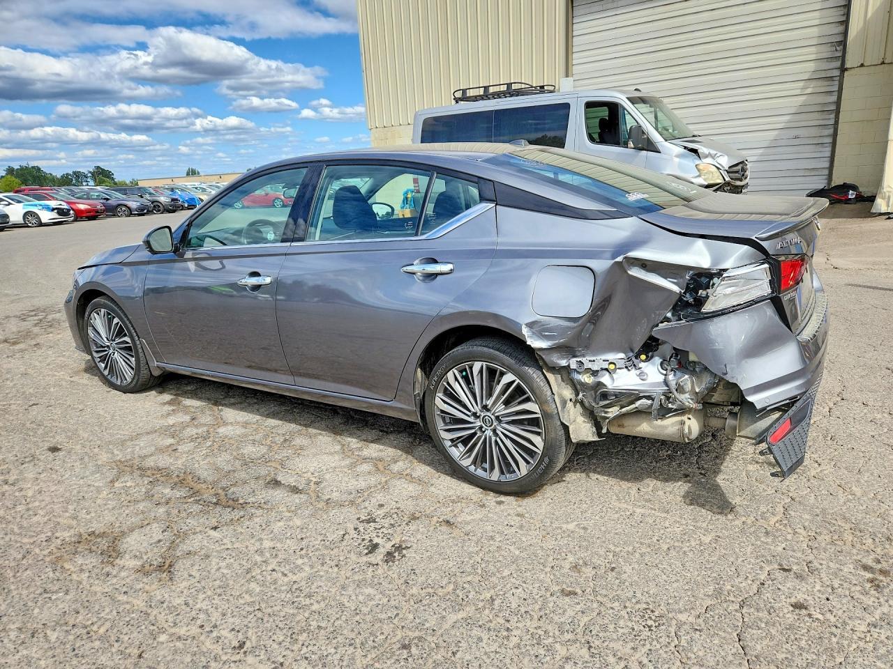 2023 Nissan Altima Sl - Image 2