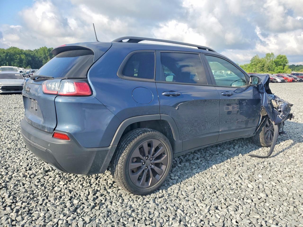 2021 Jeep Cherokee Latitude Lux - Image 3