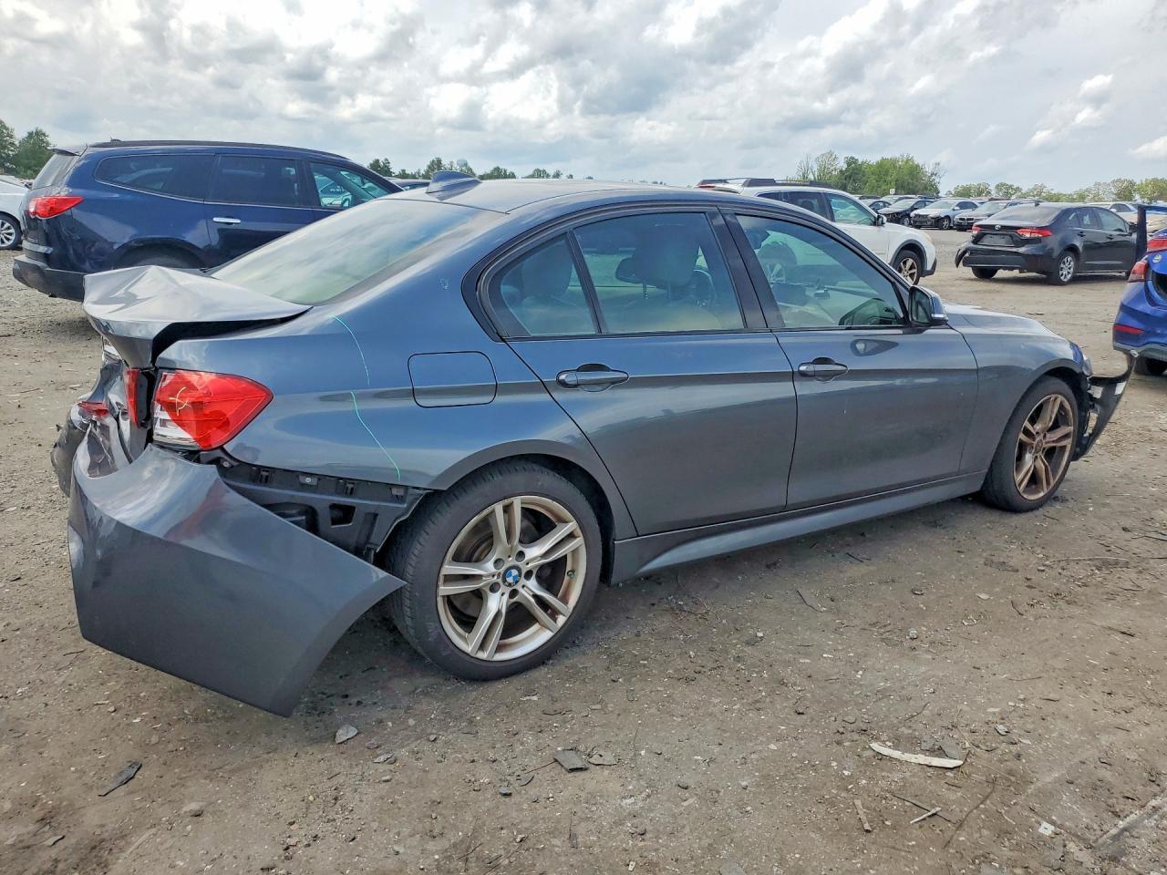 2015 BMW 335 Xi - Image 3