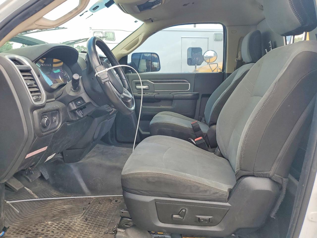 2020 Ram 4500 - Box Truck - Фото 7