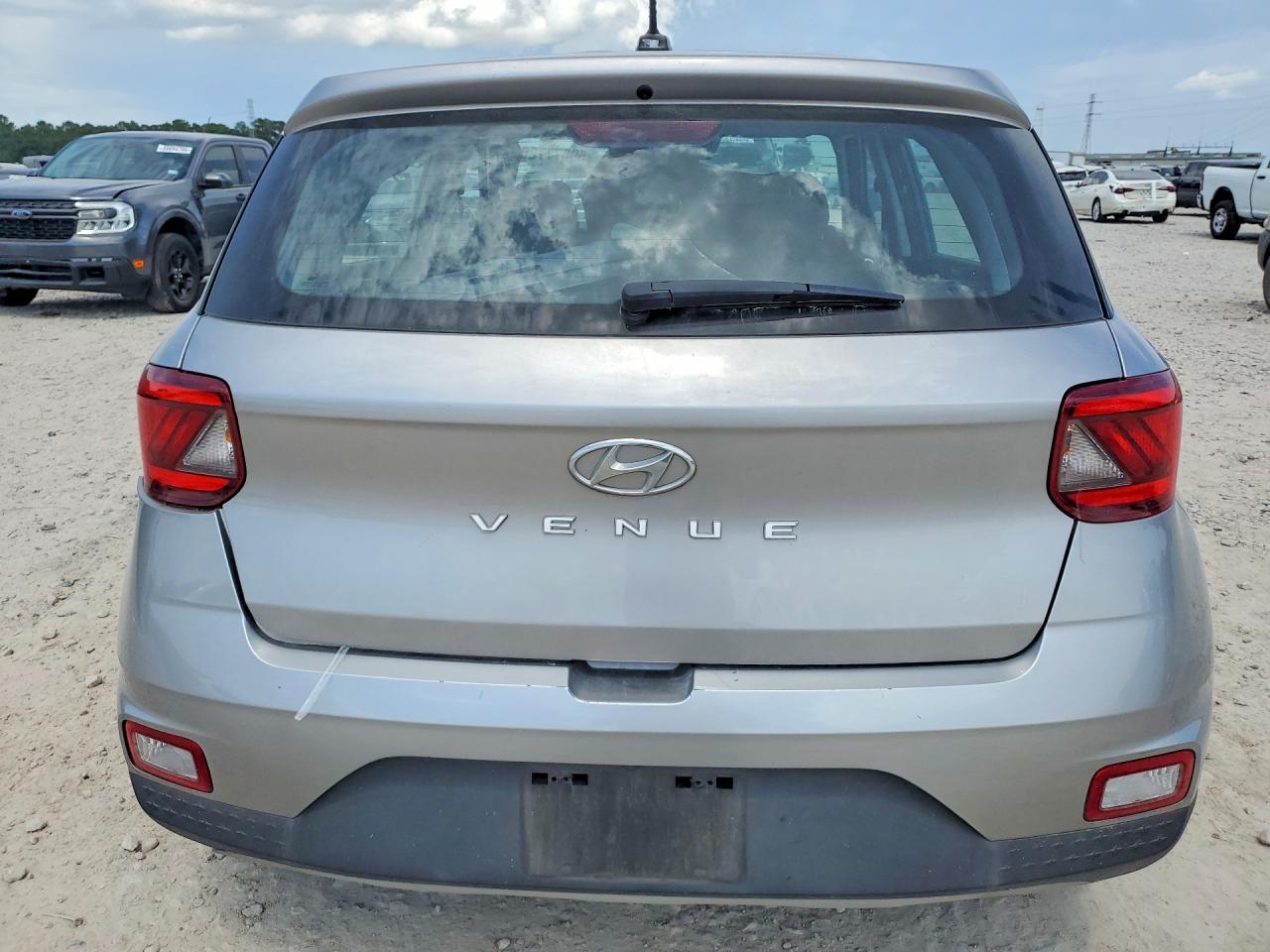 2023 Hyundai Venue Se - Image 6