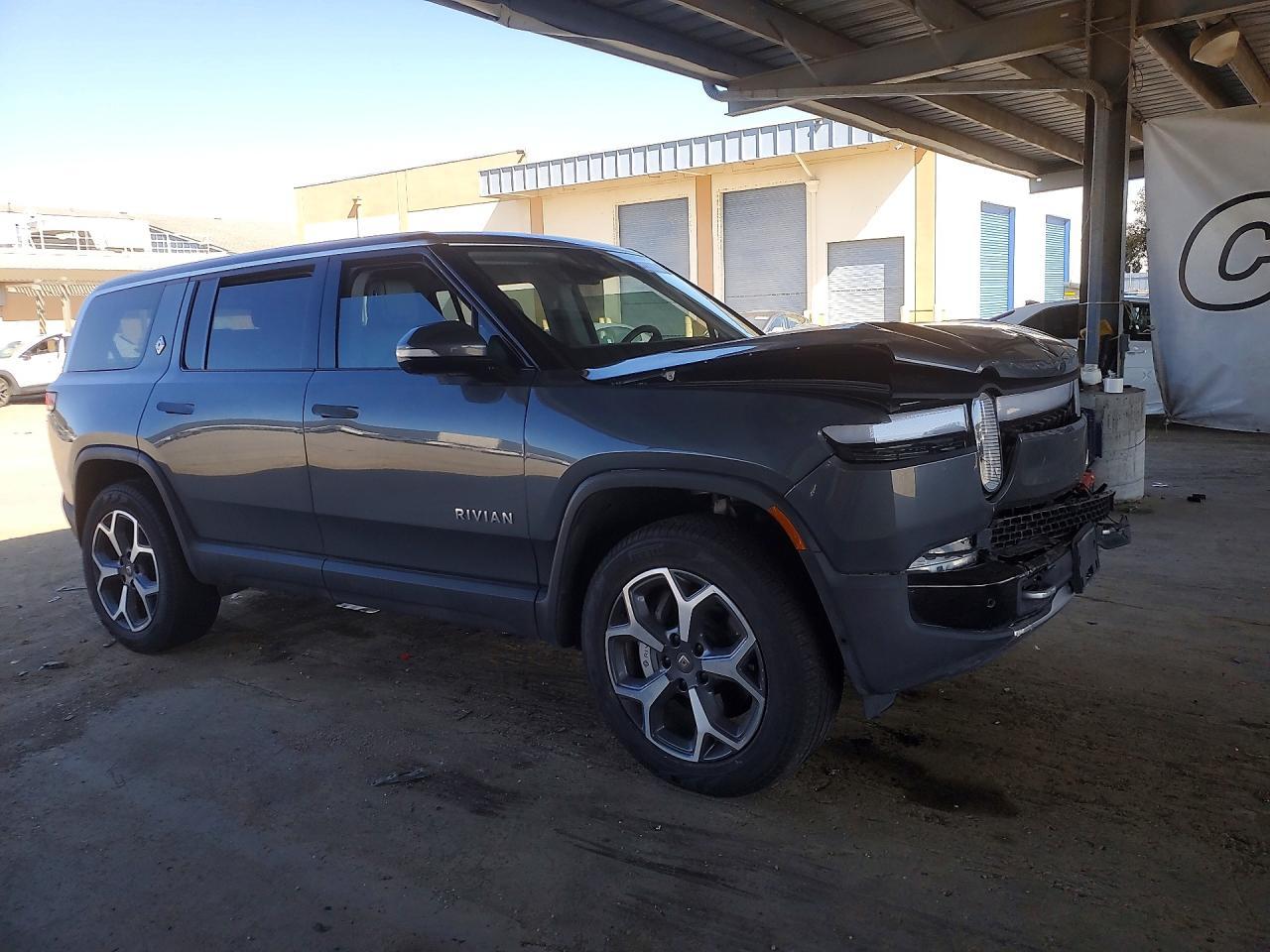 2024 Rivian R1S Adventure - Image 4