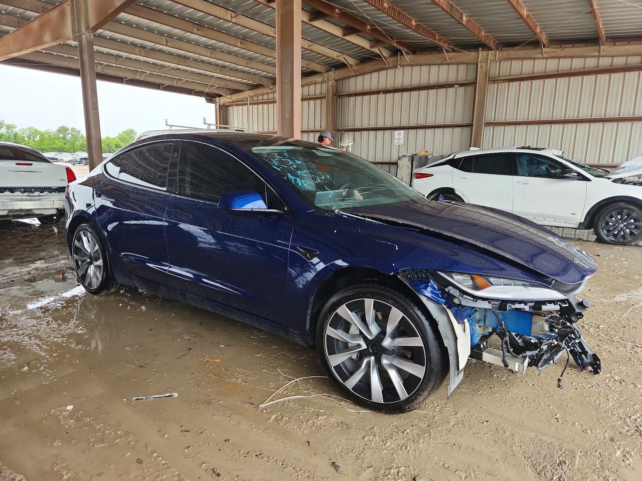 2024 Tesla Model 3 - Image 4