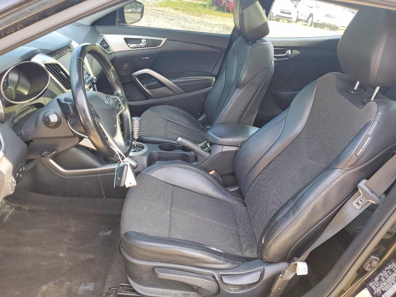 2015 Hyundai Veloster Base - Фото 7