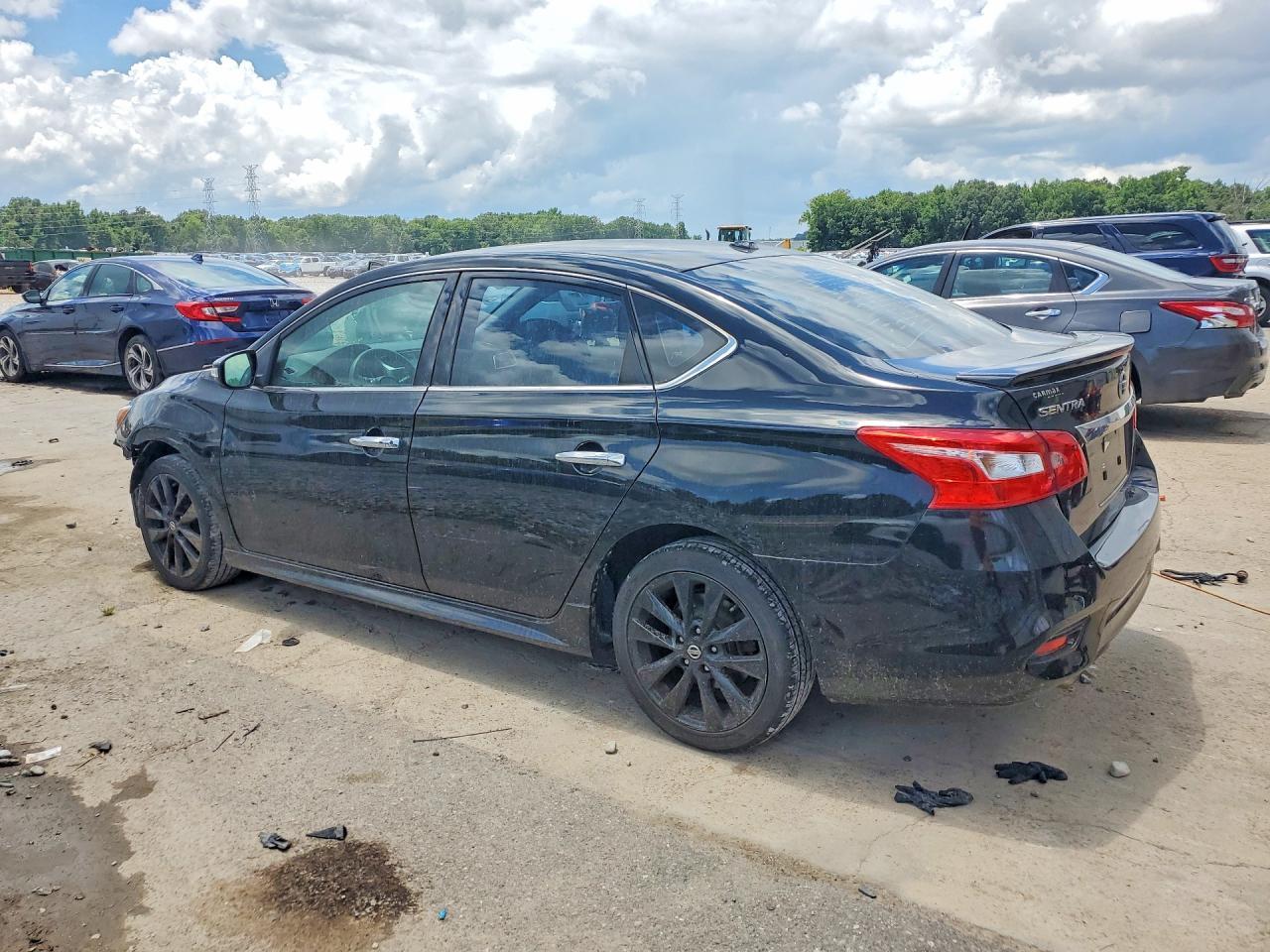 2017 Nissan Sentra - Фото 2