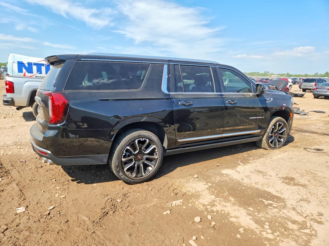 2022 GMC Yukon Xl Denali - Фото 3