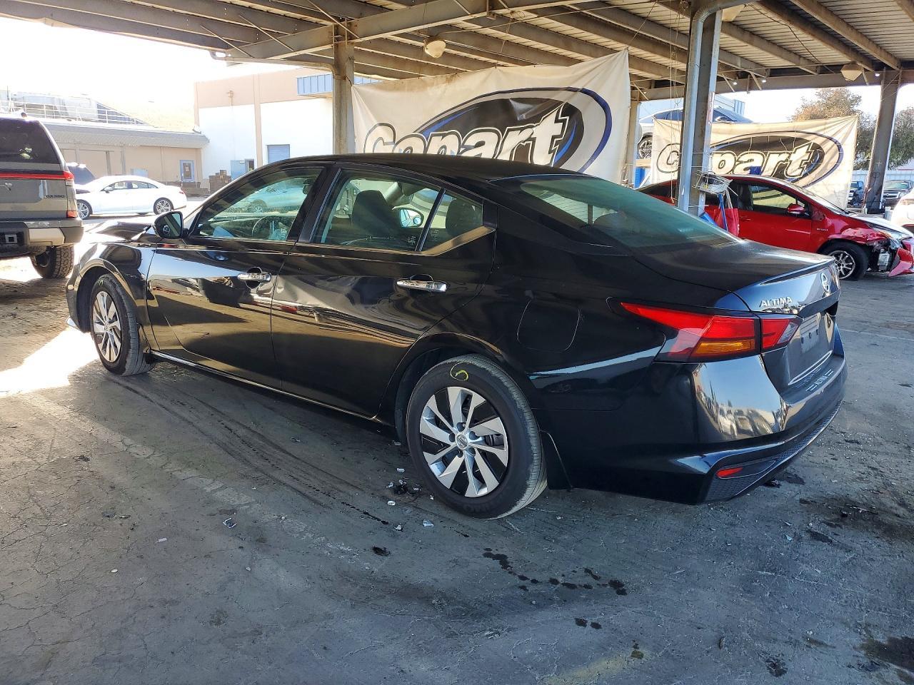 2021 Nissan Altima S - Фото 2