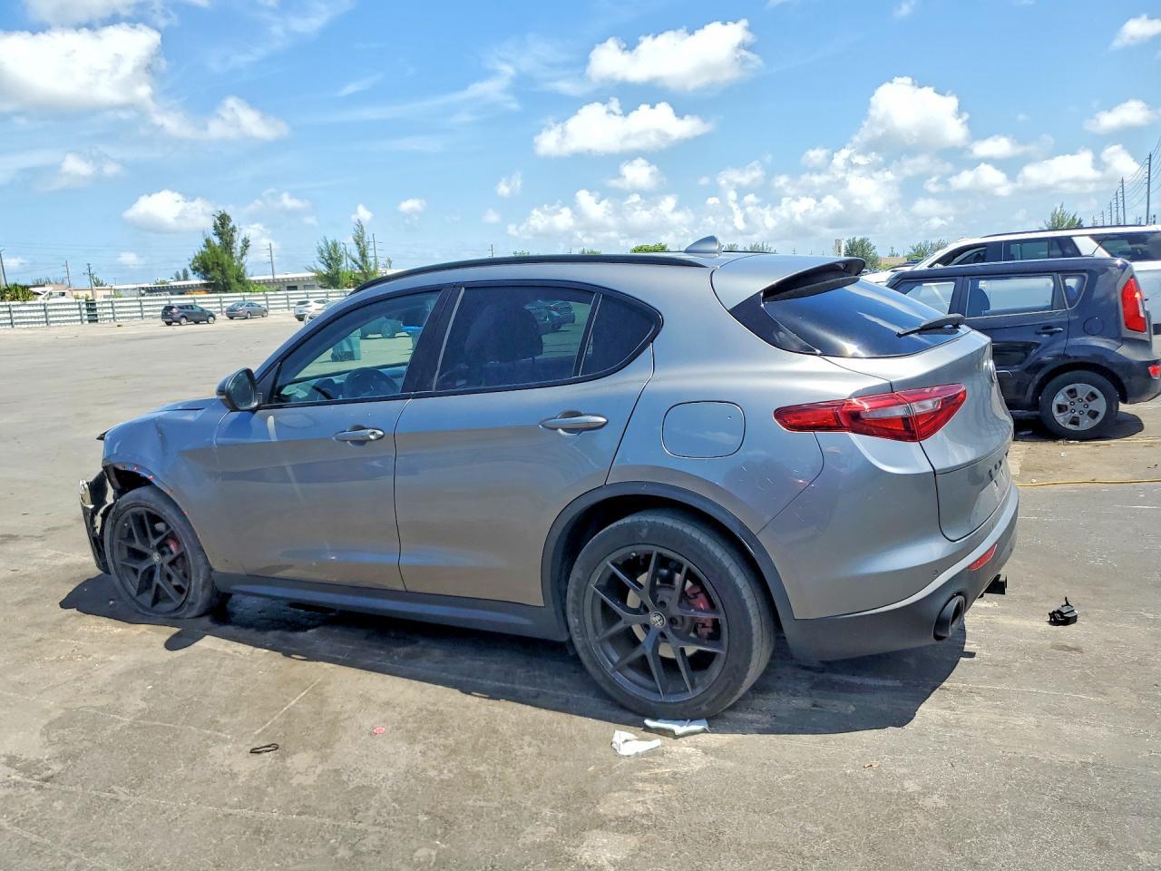 2019 Alfa Romeo Stelvio - Image 2