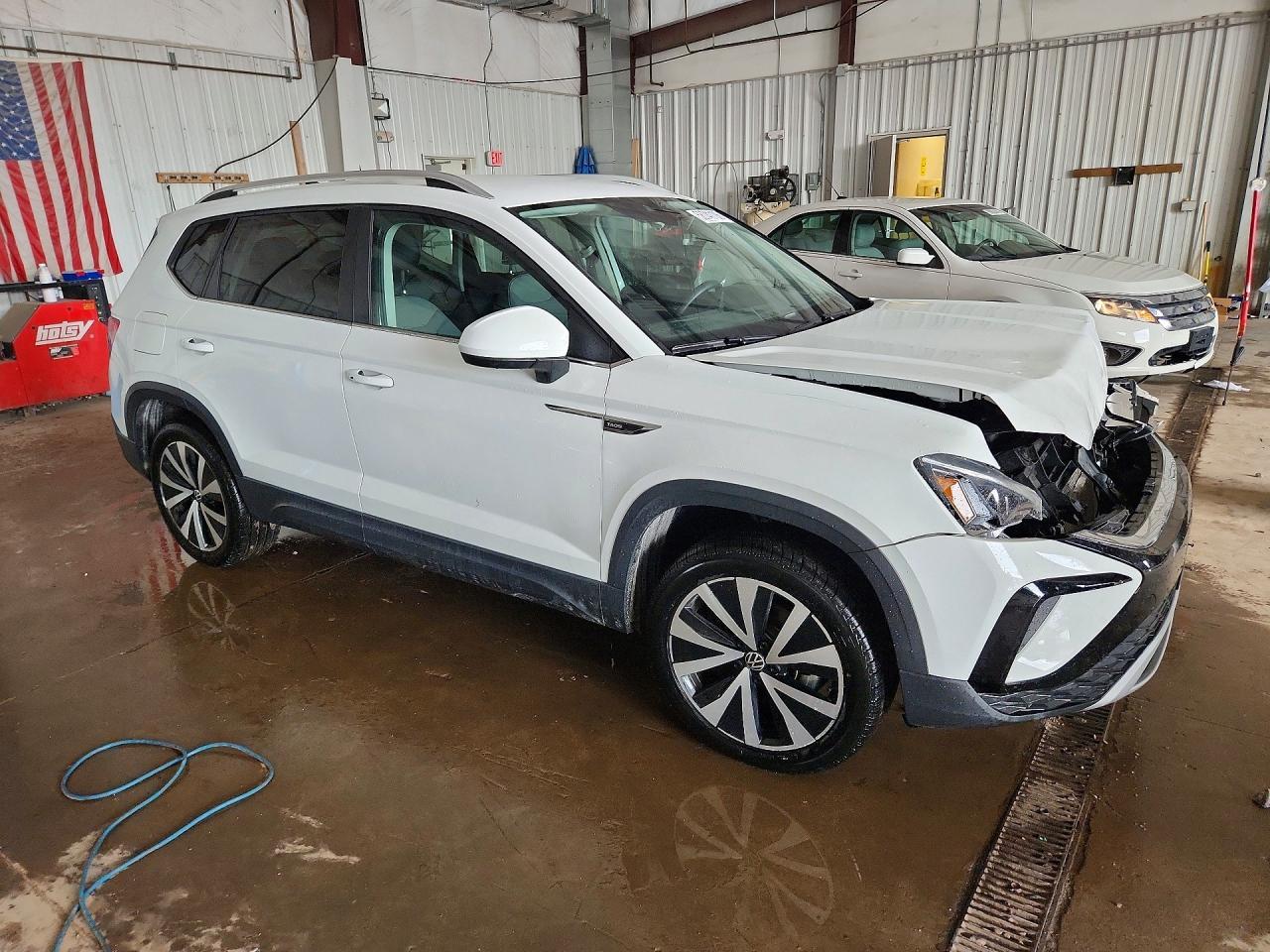 2022 Volkswagen Taos Se - Фото 4