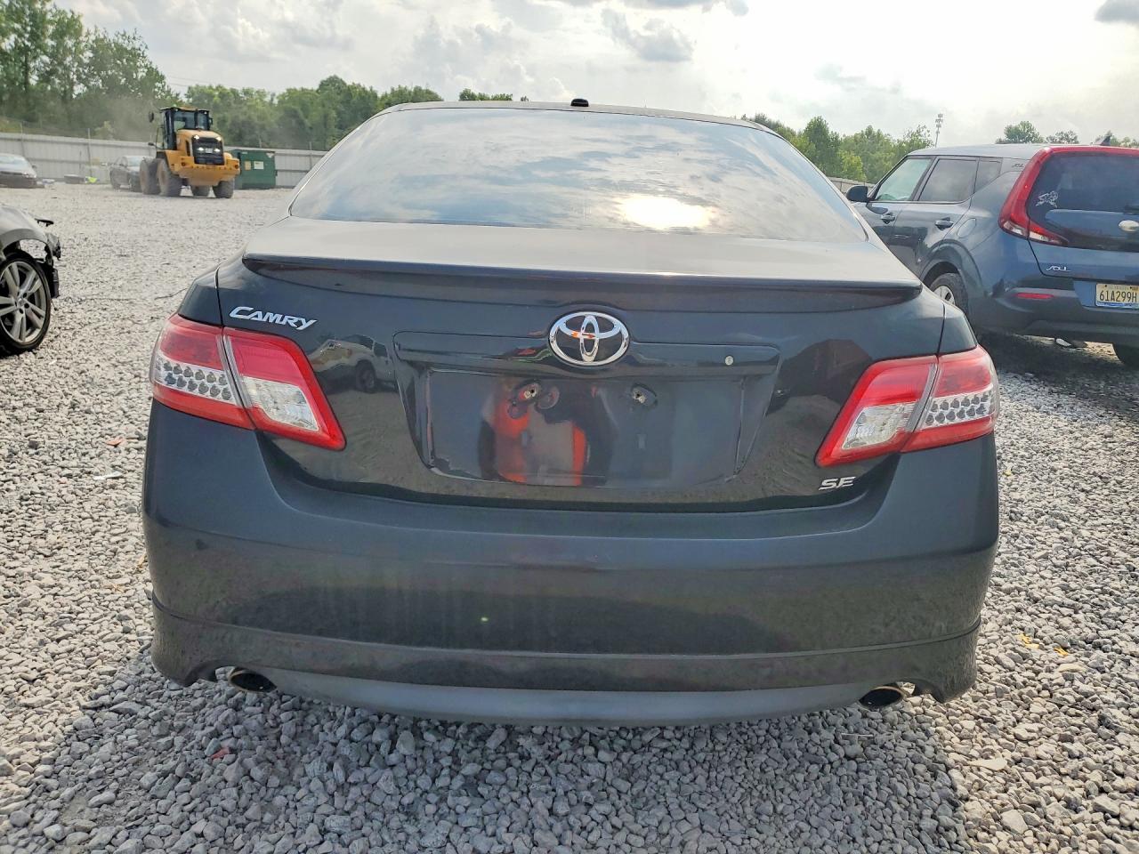 2011 Toyota Camry Se - Image 6