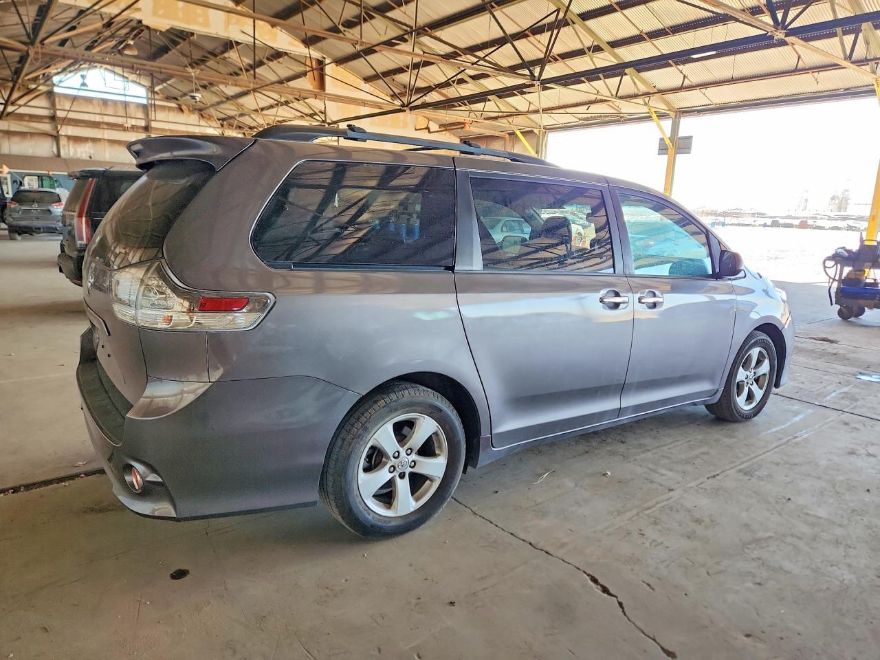 2013 Toyota Sienna Sport - Image 3