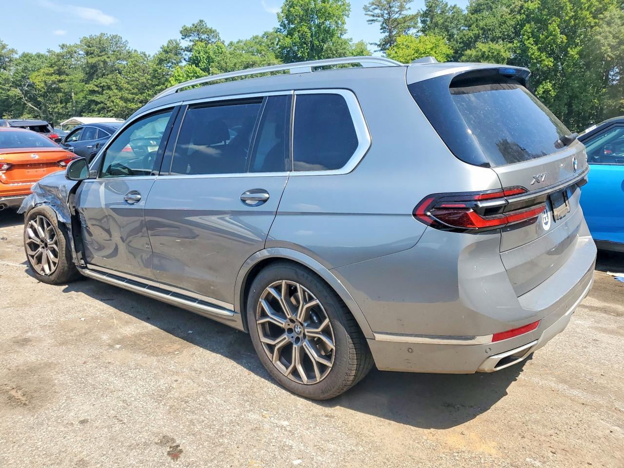 2025 BMW X7 xDrive40I - Image 2