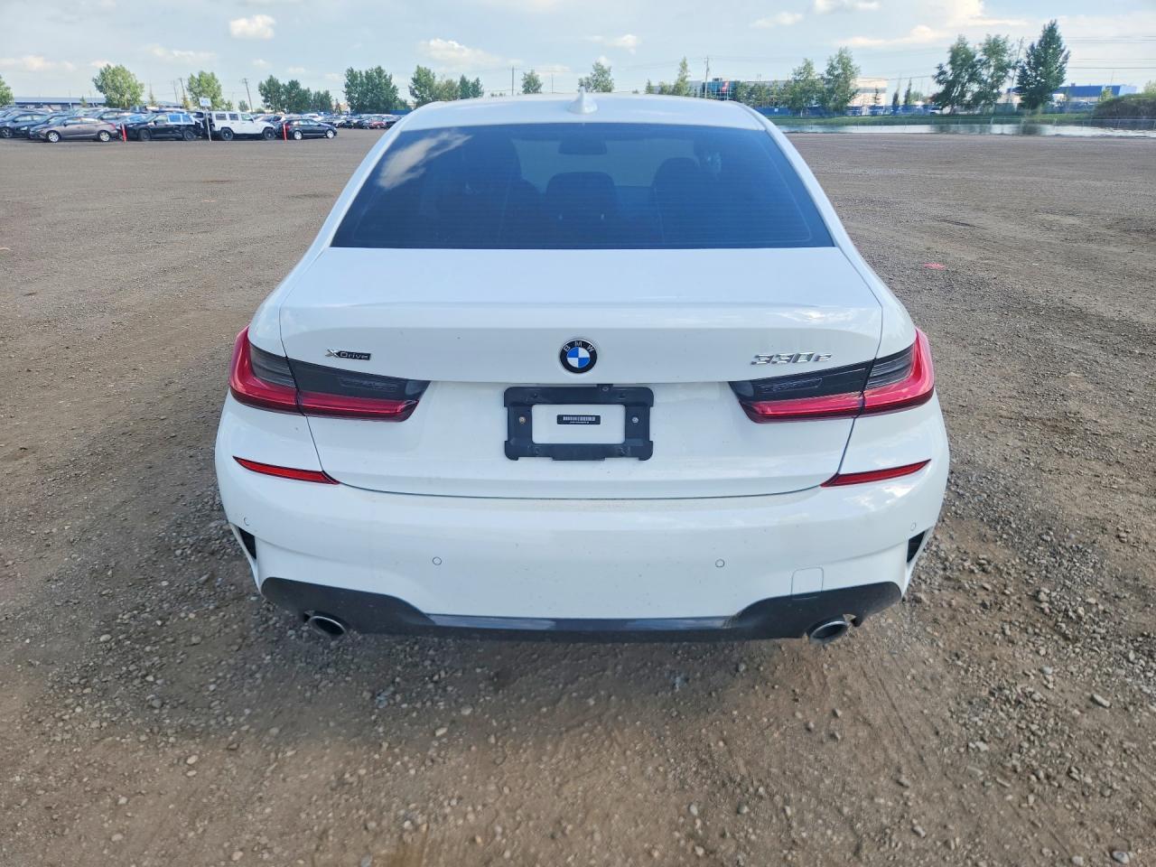 2021 BMW 330Xe - Фото 6