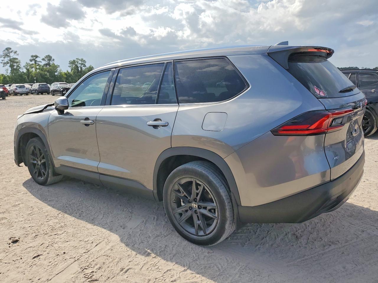 2025 Toyota Grand Highlander Platinum - Image 2