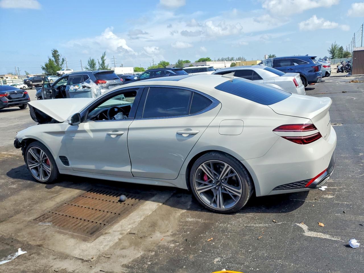 2025 Genesis G70 2.5T Sport Prestige - Фото 2