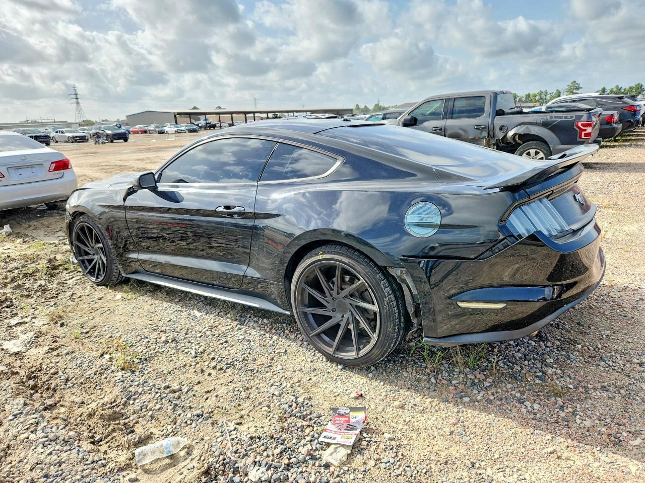 2015 Ford Mustang I4 Coupe - Фото 2