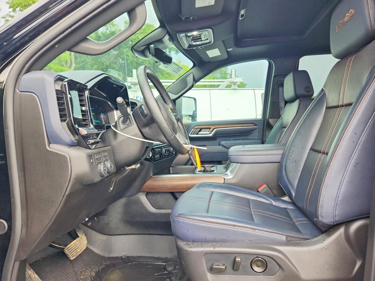 2026 Chevrolet Silverado K3500 High Country - Image 7