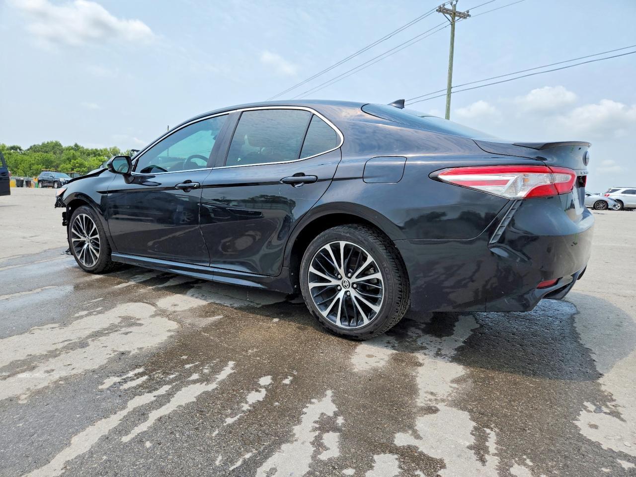 2020 Toyota Camry Se - Image 2