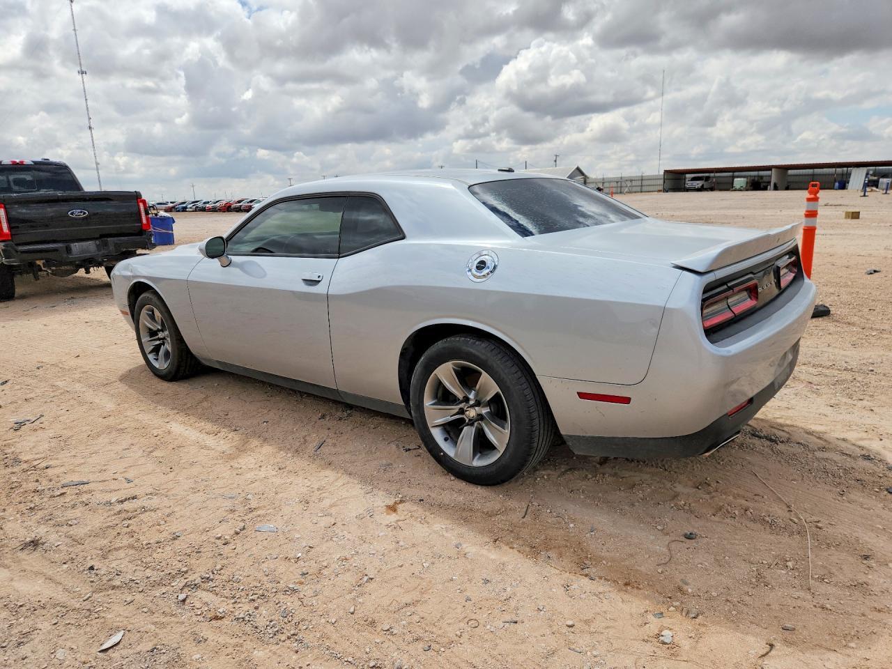 2019 Dodge Challenger Sxt - Image 2