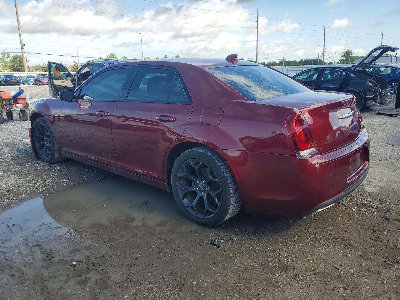 2019 Chrysler 300 S - Фото 2