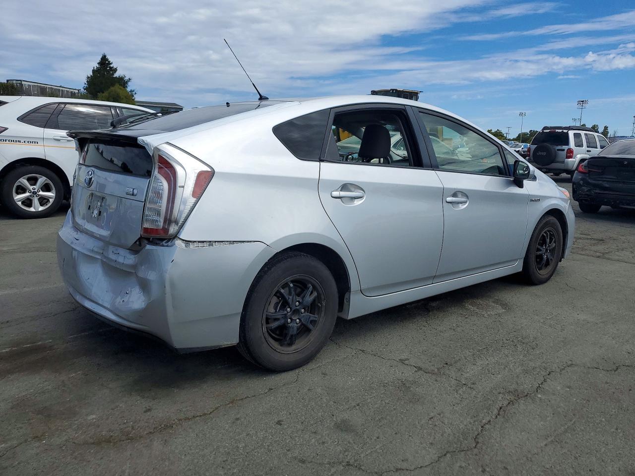2014 Toyota Prius Two - Фото 3