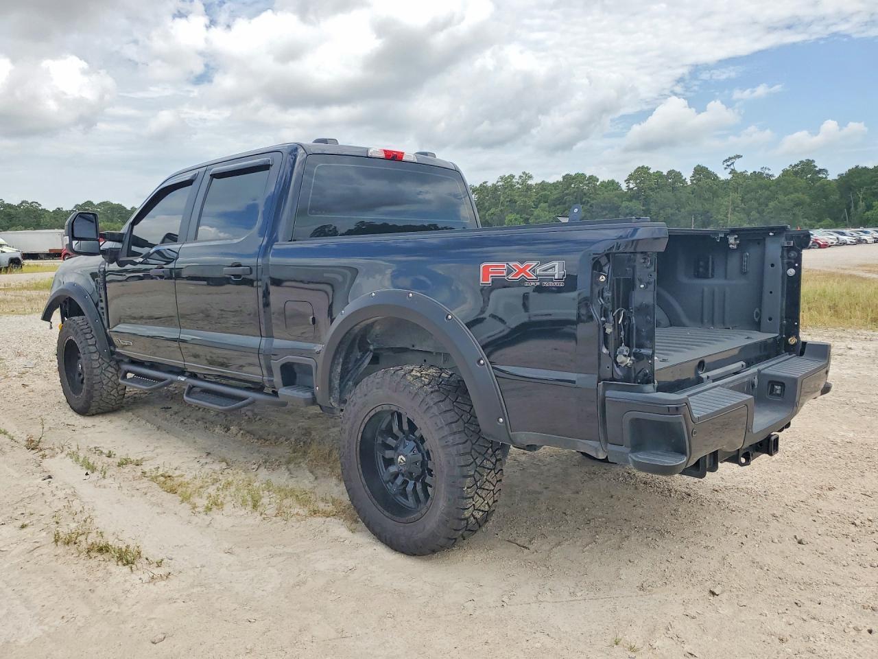 2025 Ford F250 Super Duty - Фото 2