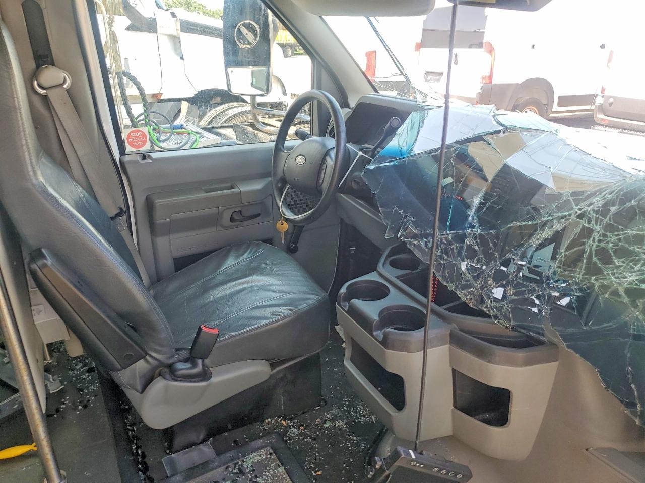 2019 Ford Econoline E350 Super Duty Cutaway Van - Фото 5