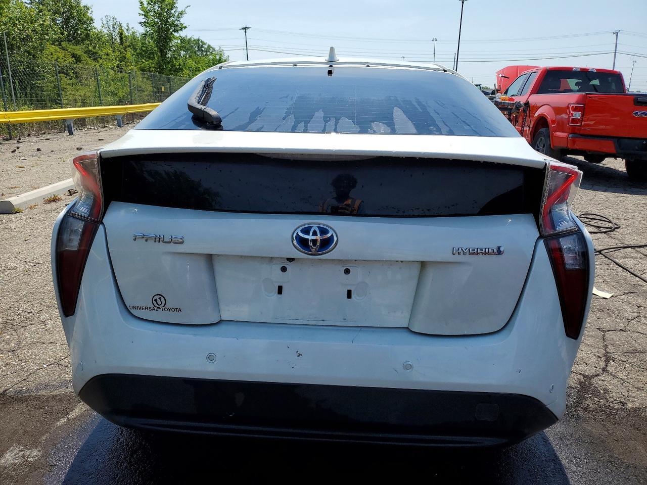 2018 Toyota Prius Three - Фото 6