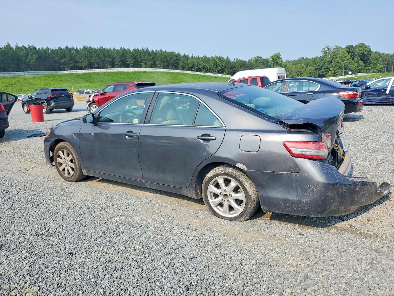 2011 Toyota Camry Le - Фото 2