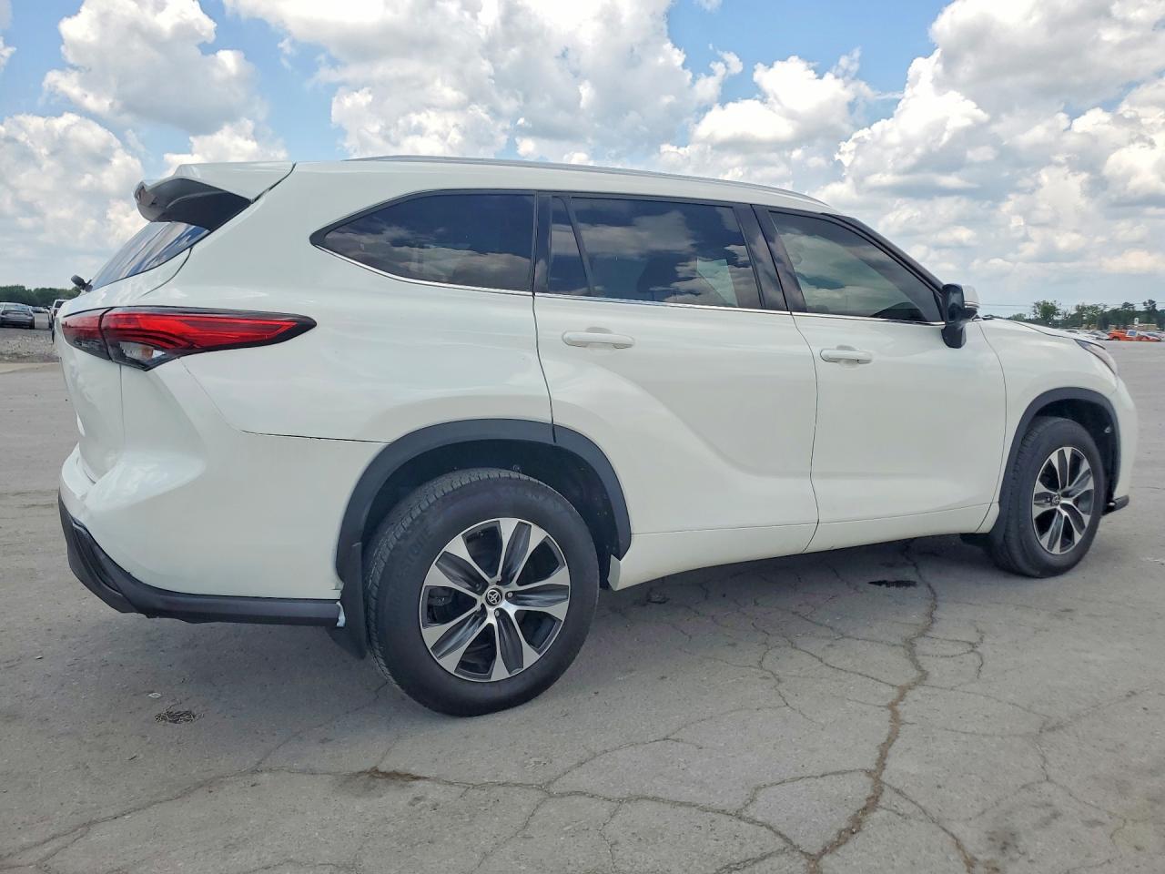 2021 Toyota Highlander Xle - Image 3