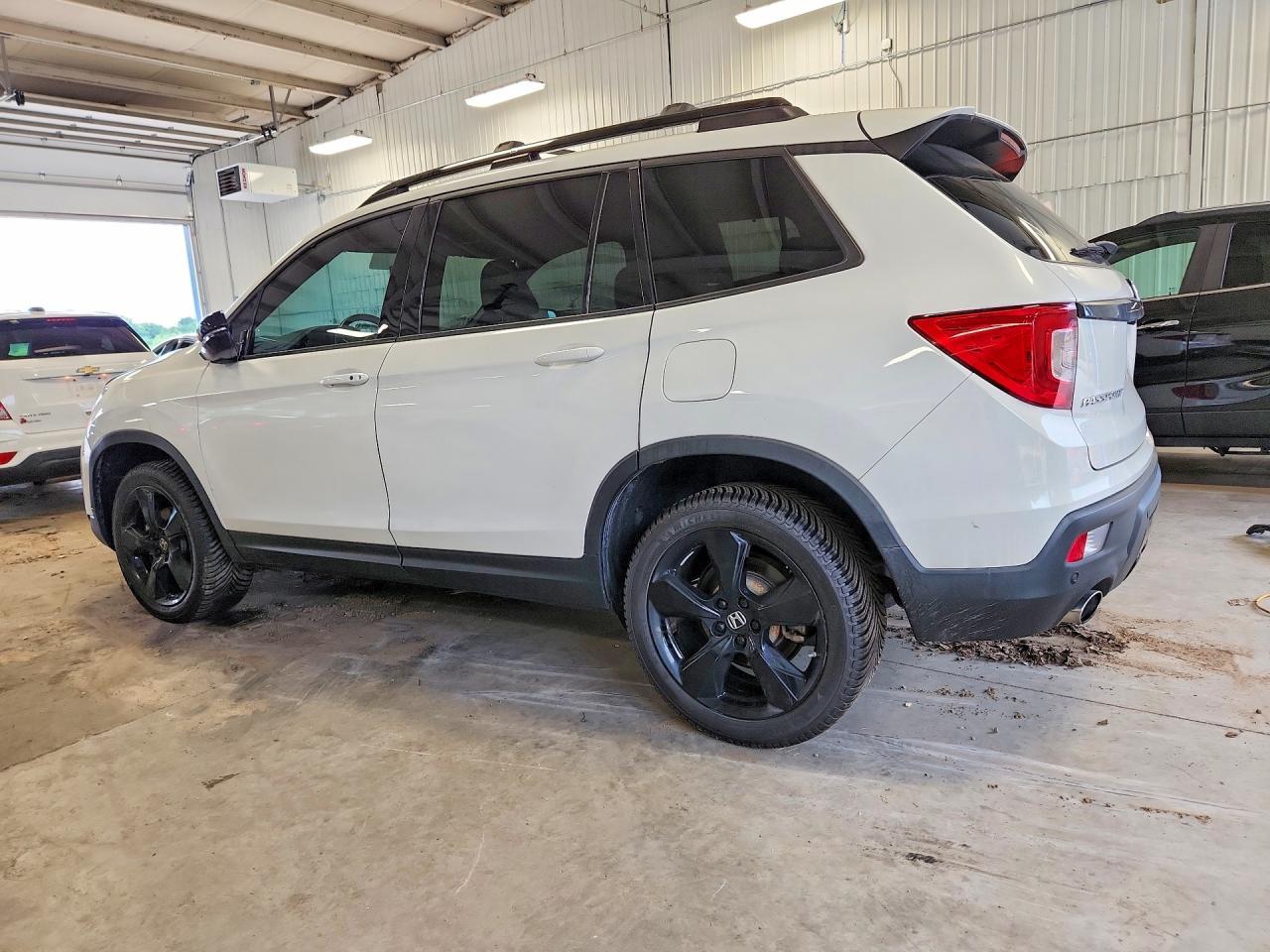 2021 Honda Passport Elite - Image 2
