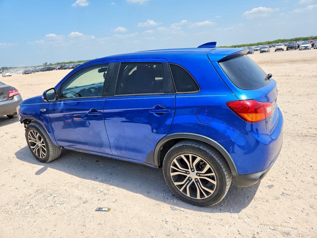 2017 Mitsubishi Outlander Sport Es - Image 2